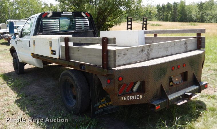 image for item MF9756 2001 Ford F450 Super Duty XL  flatbed truck