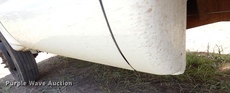 image for item MF9756 2001 Ford F450 Super Duty XL  flatbed truck