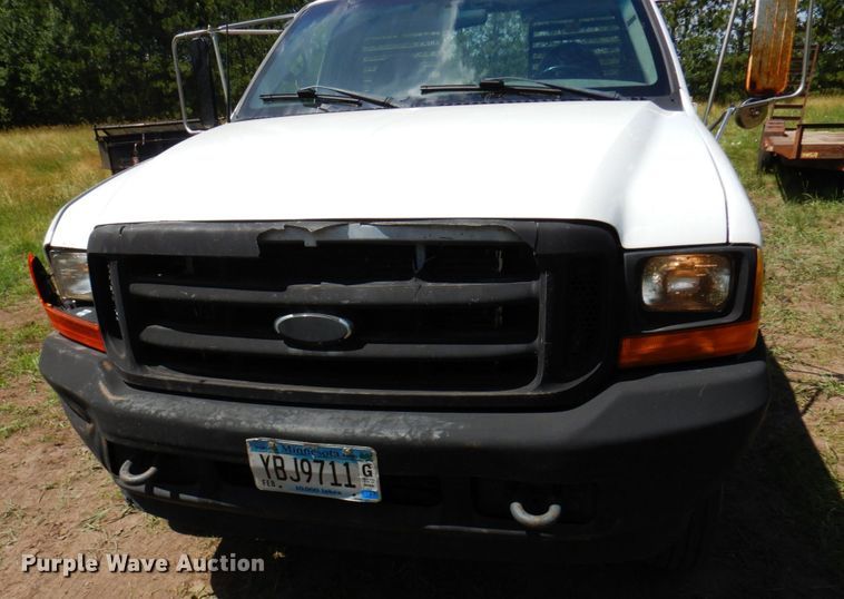 image for item MF9756 2001 Ford F450 Super Duty XL  flatbed truck