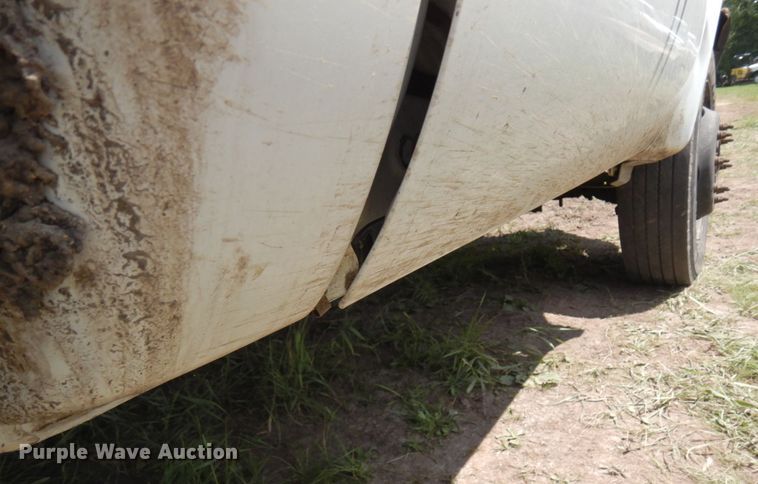 image for item MF9756 2001 Ford F450 Super Duty XL  flatbed truck