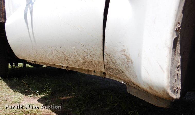 image for item MF9756 2001 Ford F450 Super Duty XL  flatbed truck