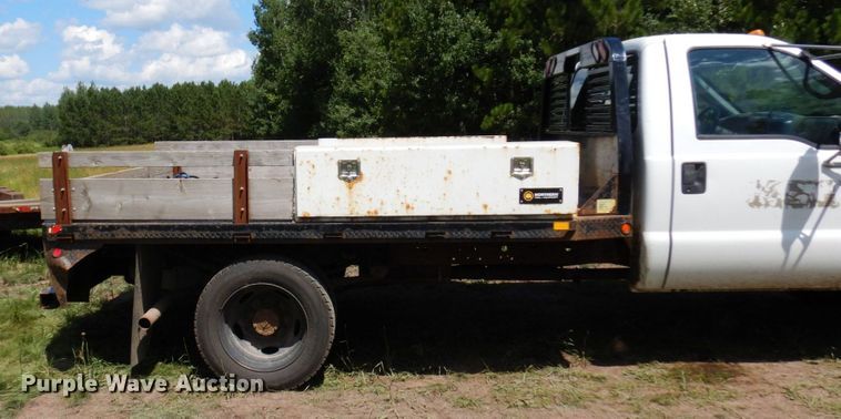 image for item MF9756 2001 Ford F450 Super Duty XL  flatbed truck
