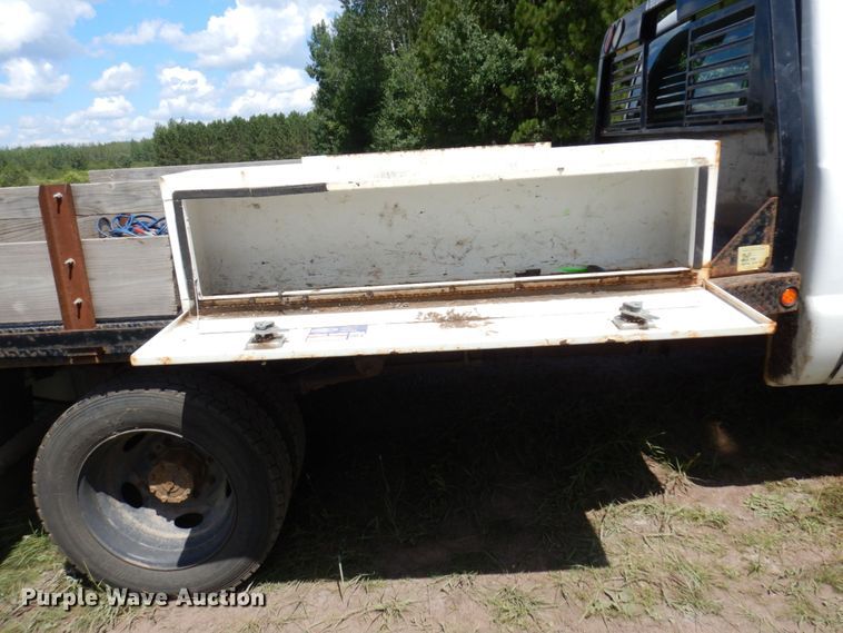 image for item MF9756 2001 Ford F450 Super Duty XL  flatbed truck