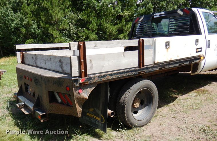 image for item MF9756 2001 Ford F450 Super Duty XL  flatbed truck