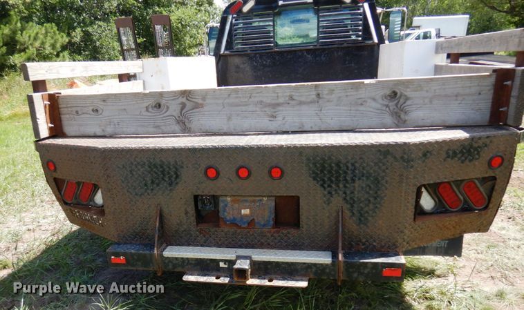image for item MF9756 2001 Ford F450 Super Duty XL  flatbed truck