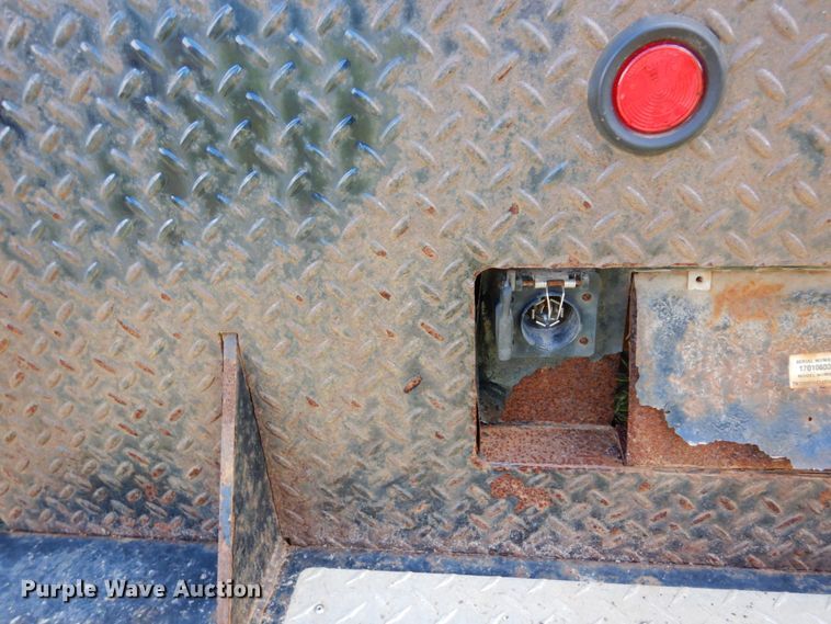 image for item MF9756 2001 Ford F450 Super Duty XL  flatbed truck