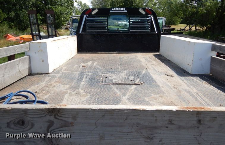 image for item MF9756 2001 Ford F450 Super Duty XL  flatbed truck