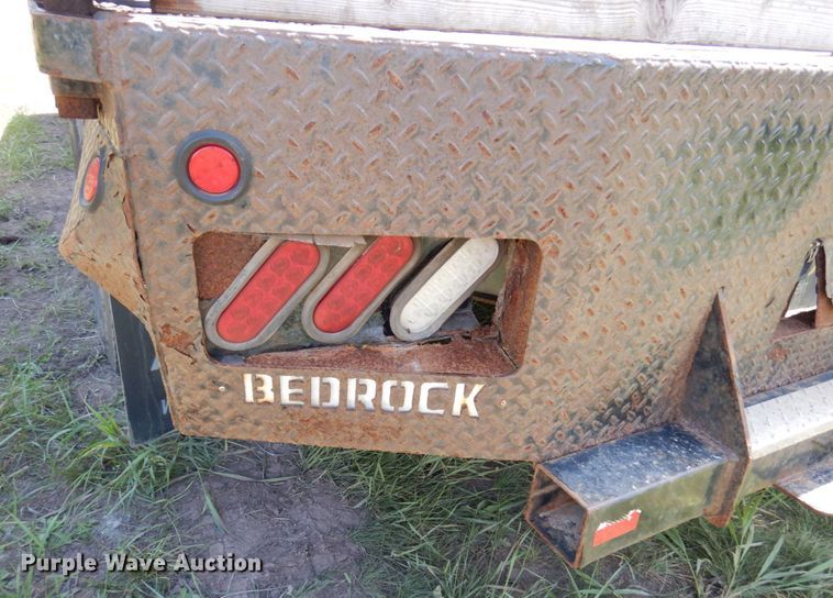 image for item MF9756 2001 Ford F450 Super Duty XL  flatbed truck