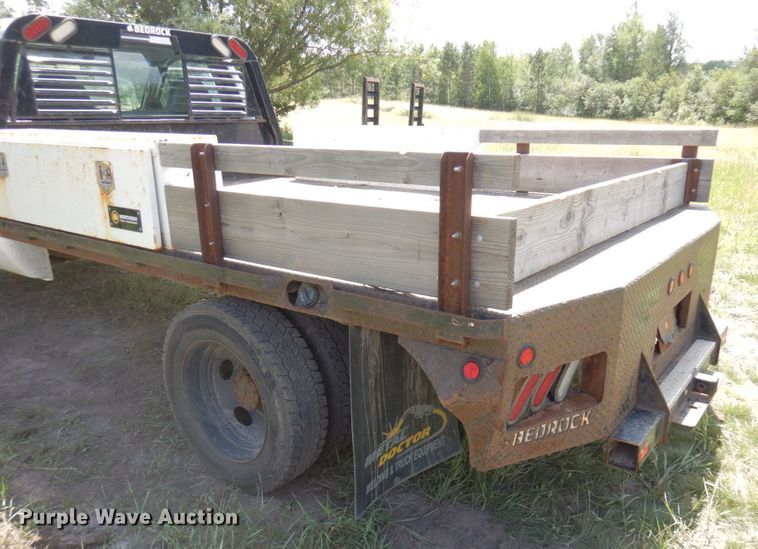 image for item MF9756 2001 Ford F450 Super Duty XL  flatbed truck