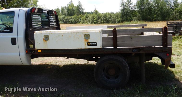 image for item MF9756 2001 Ford F450 Super Duty XL  flatbed truck