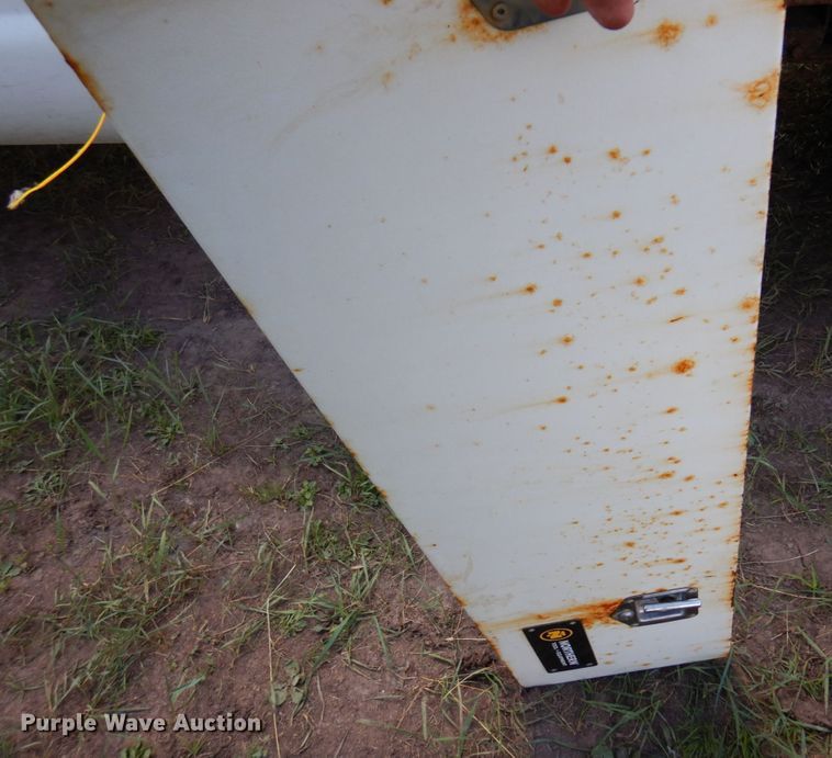 image for item MF9756 2001 Ford F450 Super Duty XL  flatbed truck