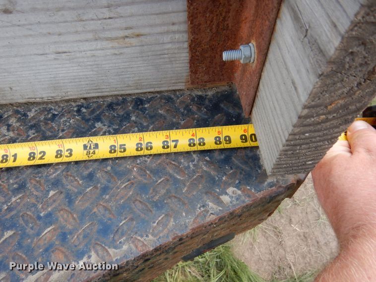 image for item MF9756 2001 Ford F450 Super Duty XL  flatbed truck