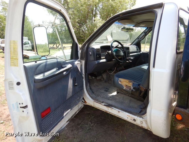 image for item MF9756 2001 Ford F450 Super Duty XL  flatbed truck