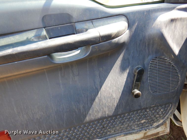 image for item MF9756 2001 Ford F450 Super Duty XL  flatbed truck