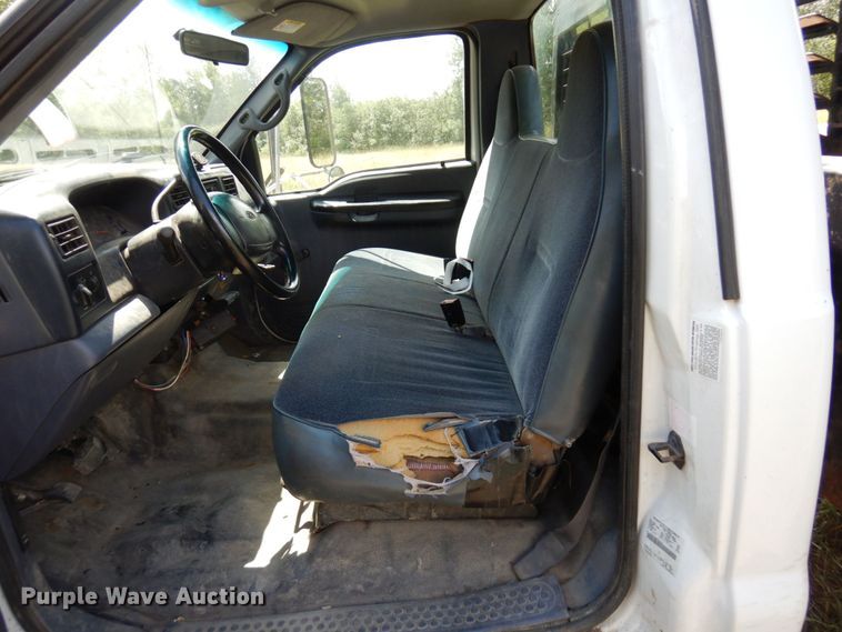 image for item MF9756 2001 Ford F450 Super Duty XL  flatbed truck