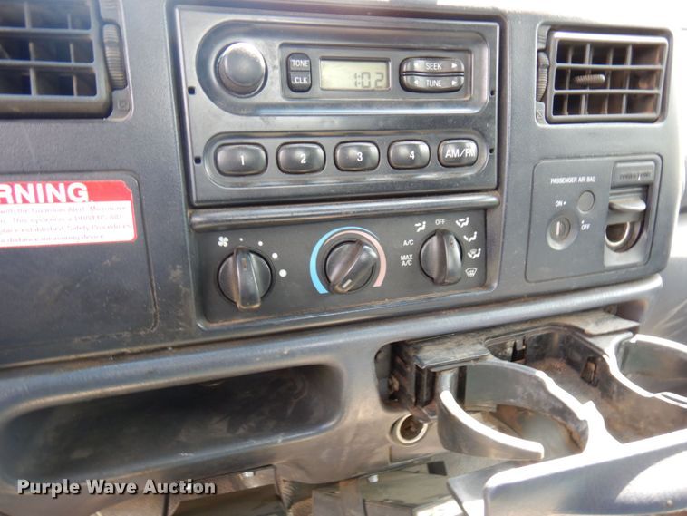 image for item MF9756 2001 Ford F450 Super Duty XL  flatbed truck