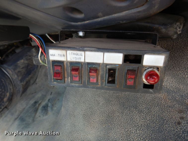 image for item MF9756 2001 Ford F450 Super Duty XL  flatbed truck