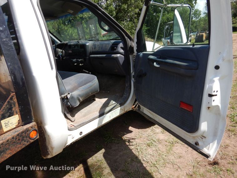 image for item MF9756 2001 Ford F450 Super Duty XL  flatbed truck