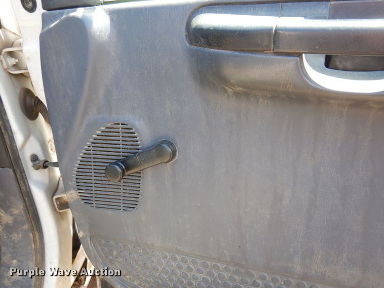 image for item MF9756 2001 Ford F450 Super Duty XL  flatbed truck