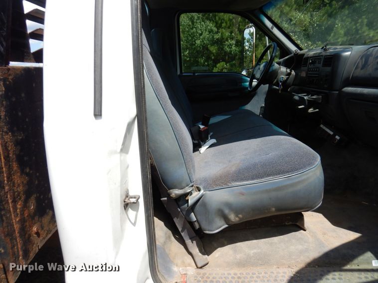 image for item MF9756 2001 Ford F450 Super Duty XL  flatbed truck