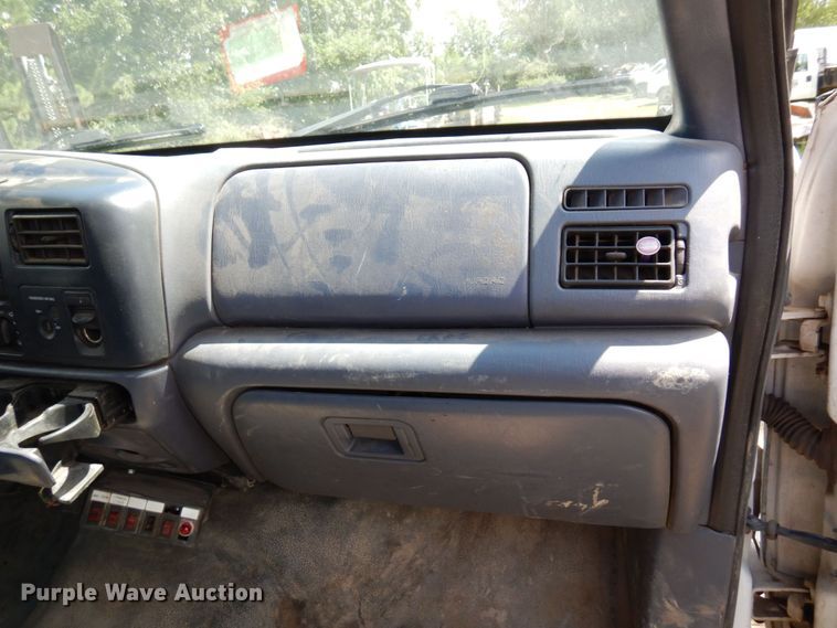 image for item MF9756 2001 Ford F450 Super Duty XL  flatbed truck