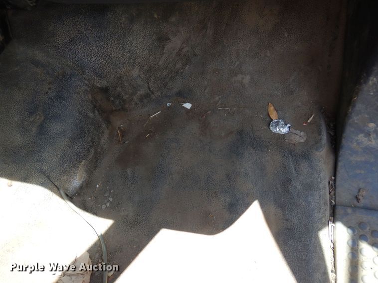 image for item MF9756 2001 Ford F450 Super Duty XL  flatbed truck