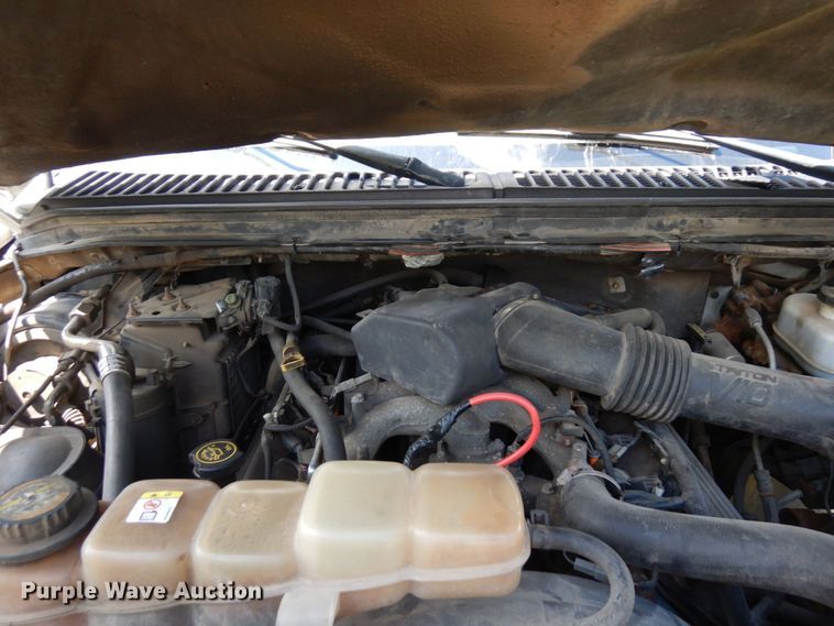 image for item MF9756 2001 Ford F450 Super Duty XL  flatbed truck