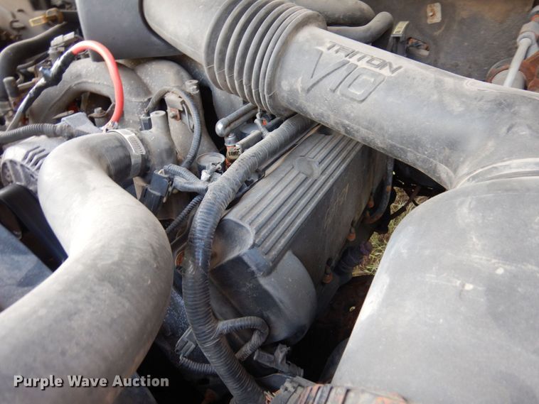 image for item MF9756 2001 Ford F450 Super Duty XL  flatbed truck