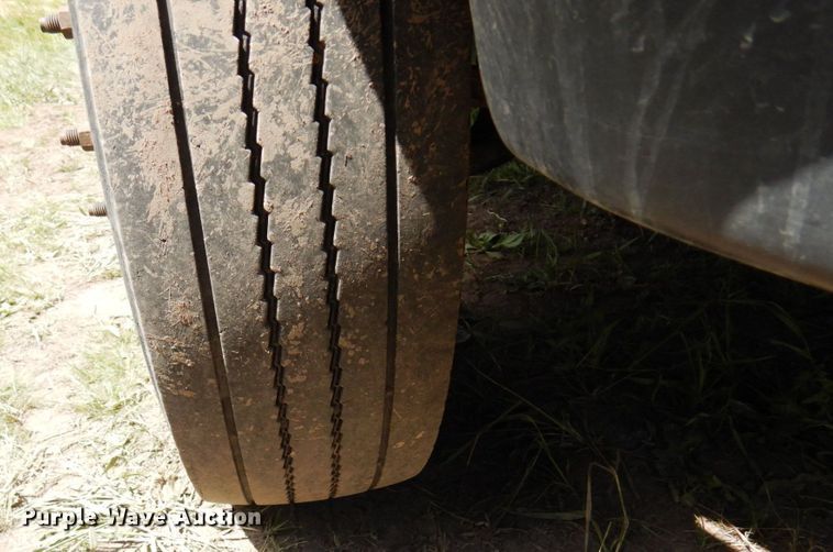 image for item MF9756 2001 Ford F450 Super Duty XL  flatbed truck