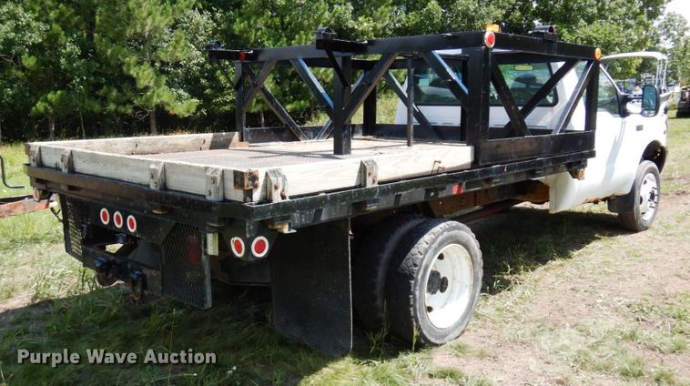 image for item MF9758 2000 Ford F550 Super Duty  flatbed truck