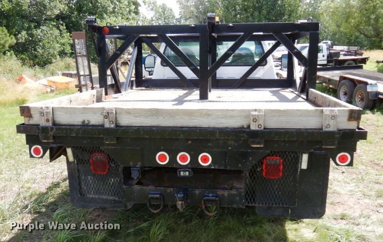 image for item MF9758 2000 Ford F550 Super Duty  flatbed truck