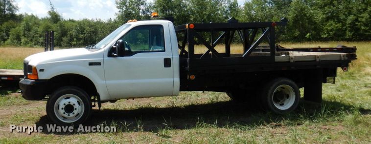 image for item MF9758 2000 Ford F550 Super Duty  flatbed truck