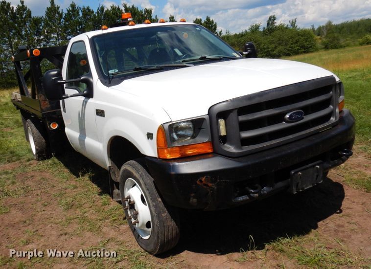 image for item MF9758 2000 Ford F550 Super Duty  flatbed truck