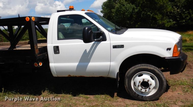 image for item MF9758 2000 Ford F550 Super Duty  flatbed truck