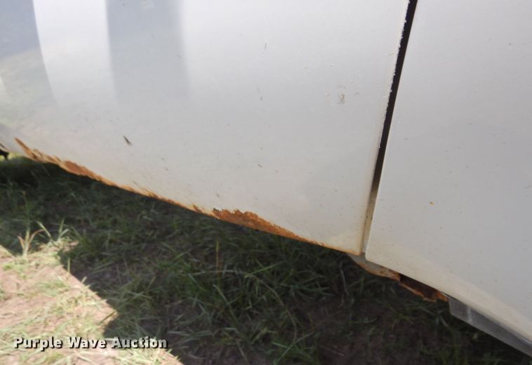 image for item MF9758 2000 Ford F550 Super Duty  flatbed truck