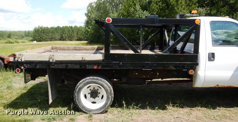 image for item MF9758 2000 Ford F550 Super Duty  flatbed truck