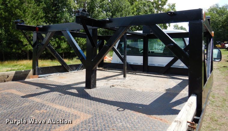 image for item MF9758 2000 Ford F550 Super Duty  flatbed truck