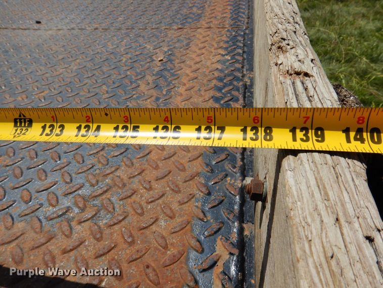 image for item MF9758 2000 Ford F550 Super Duty  flatbed truck