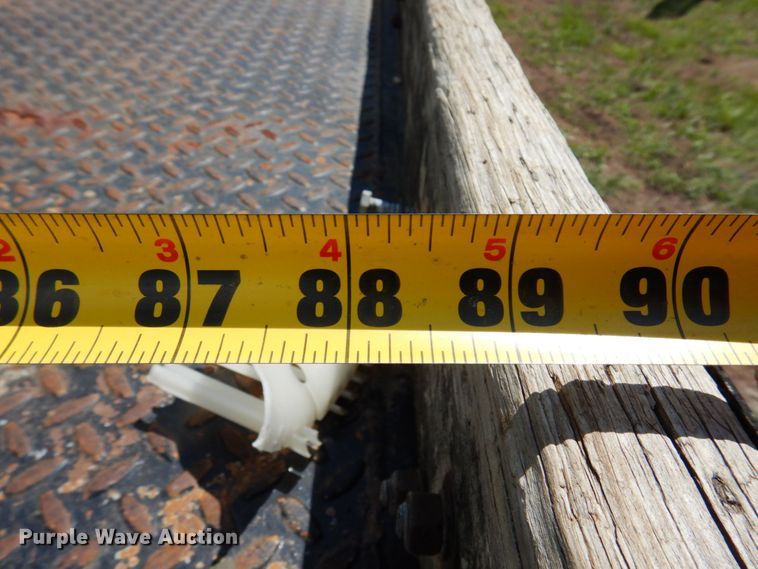 image for item MF9758 2000 Ford F550 Super Duty  flatbed truck