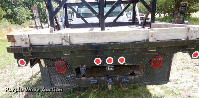 image for item MF9758 2000 Ford F550 Super Duty  flatbed truck