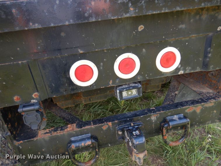 image for item MF9758 2000 Ford F550 Super Duty  flatbed truck