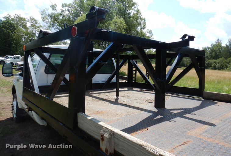 image for item MF9758 2000 Ford F550 Super Duty  flatbed truck