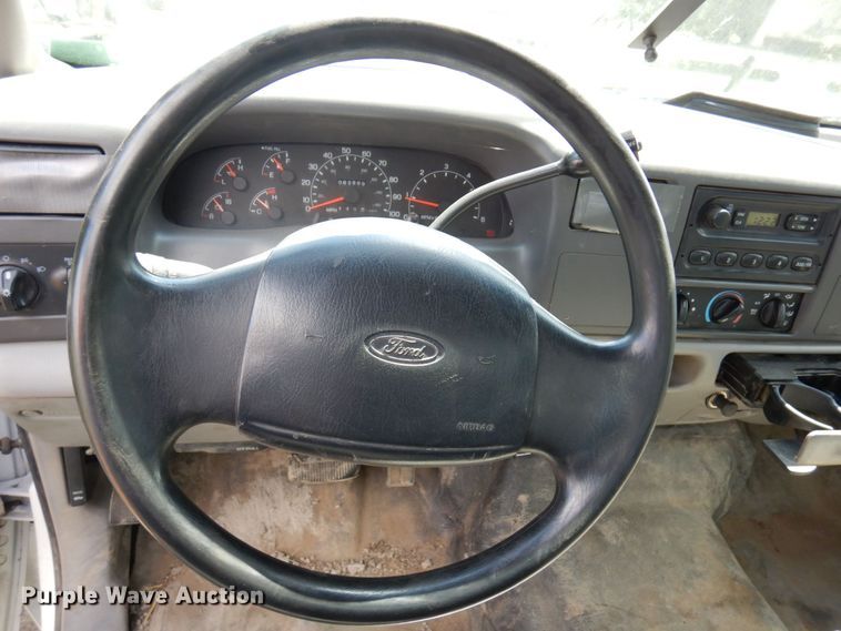 image for item MF9758 2000 Ford F550 Super Duty  flatbed truck