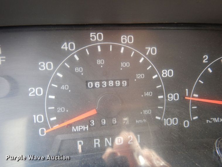 image for item MF9758 2000 Ford F550 Super Duty  flatbed truck