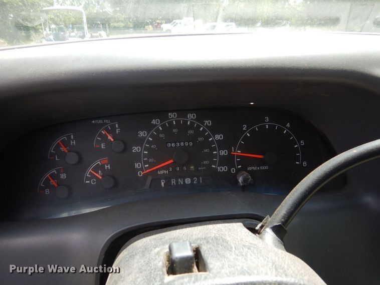 image for item MF9758 2000 Ford F550 Super Duty  flatbed truck