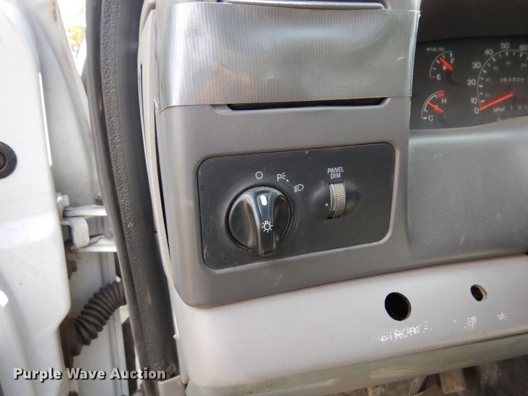 image for item MF9758 2000 Ford F550 Super Duty  flatbed truck