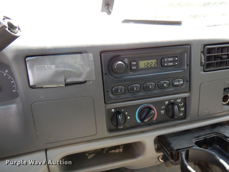 image for item MF9758 2000 Ford F550 Super Duty  flatbed truck