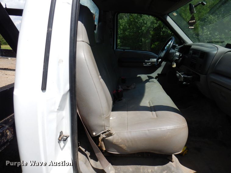 image for item MF9758 2000 Ford F550 Super Duty  flatbed truck