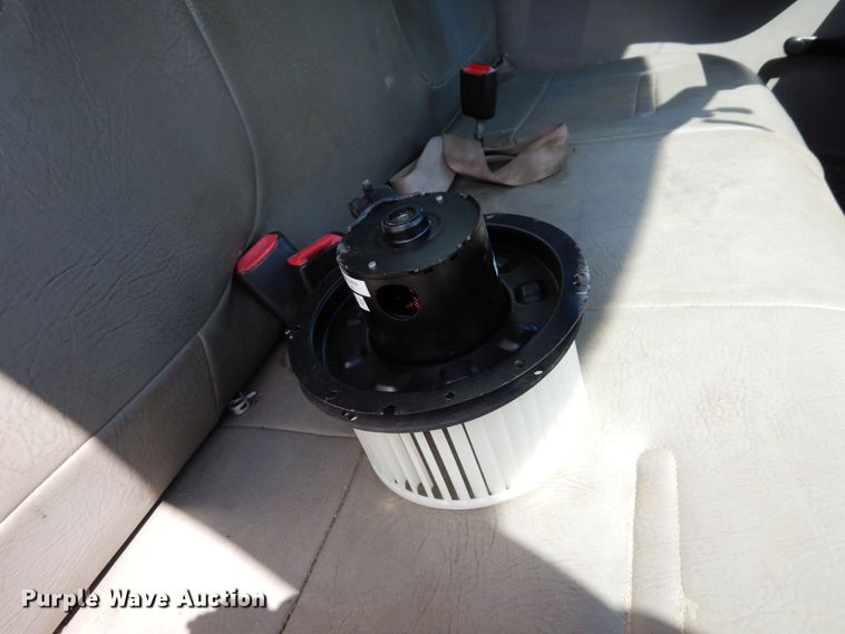 image for item MF9758 2000 Ford F550 Super Duty  flatbed truck