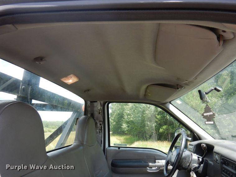 image for item MF9758 2000 Ford F550 Super Duty  flatbed truck